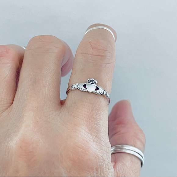 💕TOP SELLER💕 Sterling Silver Small Irish Claddagh Ring, Friendship Heart Rings - Picture 6 of 13